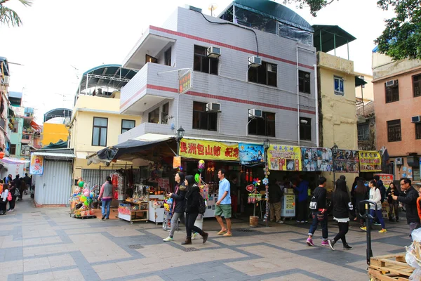 Hlavní ulice v obci cheung chau, hong kong. — Stock fotografie