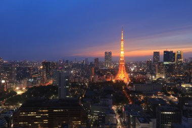 Dünya Ticaret Merkezi'nden görüldüğü gibi Güney Tokyo siluetinin