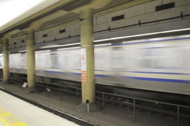 Ueno terminal yolcularla Keisei Skyliner bekler 