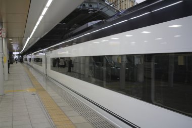 Havaalanı Nippori İstasyonu'nda hızlı 