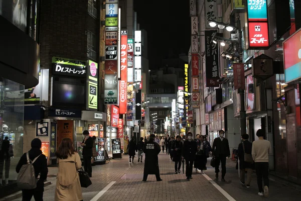 Shinjuku Street view på natten — Stockfoto