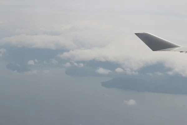 Vista desde la ventana del avión, océano — Foto de Stock