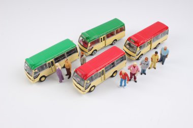 Minyatür insanlar bir otobüs istasyonu