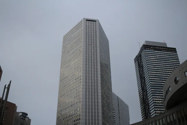 Многие из самых высоких зданий Токио — стоковое фото