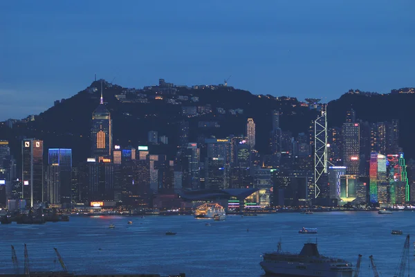 Geceleyin Hong Kong şehir manzarası — Stok fotoğraf