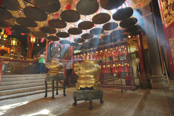 Uomo Tempio di Mo a Hong Kong — Foto Stock