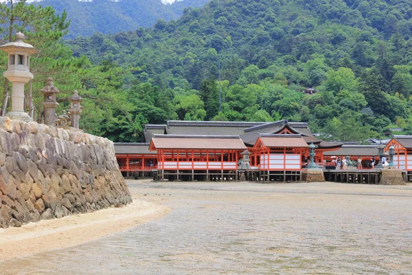 Salões do Santuário de Itsukushima na Ilha de Miyajima — Fotografia de Stock