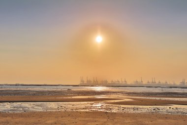 Pak lai plaj gün batımında