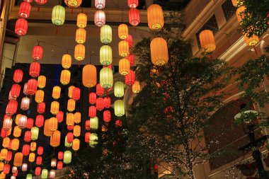 Çince geleneksel kağıt fenerler karanlıkta