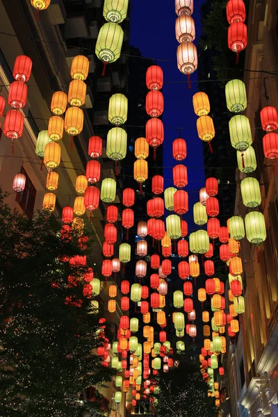 Китайские традиционные бумажные фонари в темноте — стоковое фото