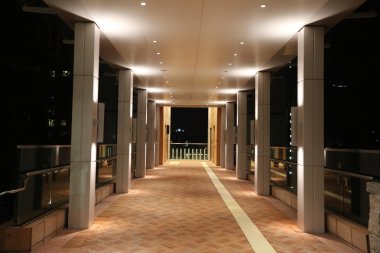 Gece hku, yaya geçidi