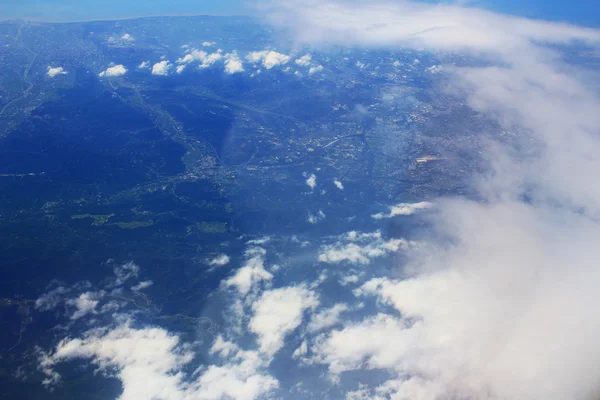 Céu azul bonito e claro com nuvens — Fotografia de Stock