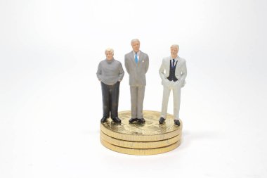 Bozuk paraların üzerindeki küçük işletme figürleri grubu