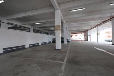 25 Ekim 2020 Modern arabalar Yau ma tei Otopark Binası 'na park edildi.