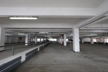 25 Ekim 2020 Modern arabalar Yau ma tei Otopark Binası 'na park edildi.