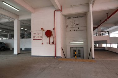 25 Ekim 2020 Modern arabalar Yau ma tei Otopark Binası 'na park edildi.