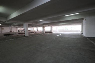 25 Ekim 2020 Modern arabalar Yau ma tei Otopark Binası 'na park edildi.