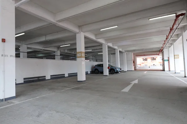 Paź 2020 Nowoczesne Samochody Zaparkowane Środku Yau Tei Car Parking — Zdjęcie stockowe