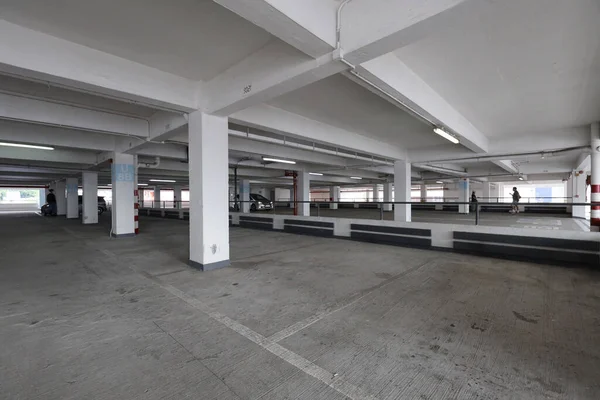 Okt 2020 Moderne Auto Geparkeerd Binnen Parkeerplaats Yau Tei Building — Stockfoto