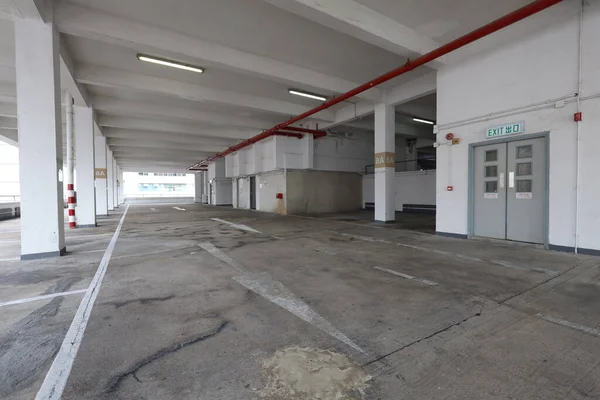 Okt 2020 Moderne Auto Geparkeerd Binnen Parkeerplaats Yau Tei Building — Stockfoto