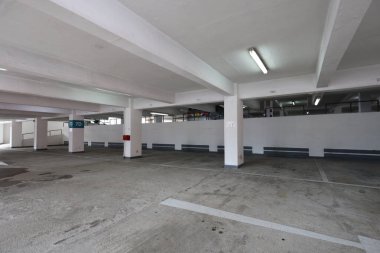 25 Ekim 2020 Modern arabalar Yau ma tei Otopark Binası 'na park edildi.