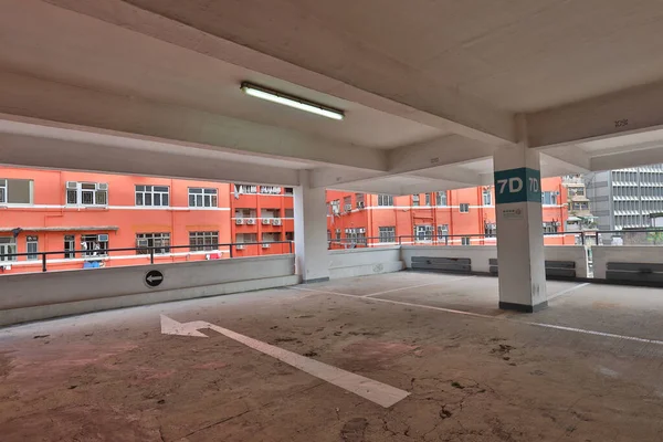 Okt 2020 Moderne Auto Geparkeerd Binnen Parkeerplaats Yau Tei Building — Stockfoto