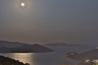 31 Ekim 2020 'de Silverstrand Sahili Hong Kong' da ay doğdu.