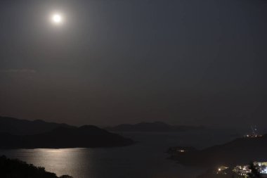 31 Ekim 2020 'de Silverstrand Sahili Hong Kong' da ay doğdu.