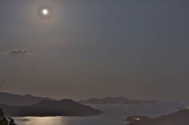 31 Ekim 2020 'de Silverstrand Sahili Hong Kong' da ay doğdu.