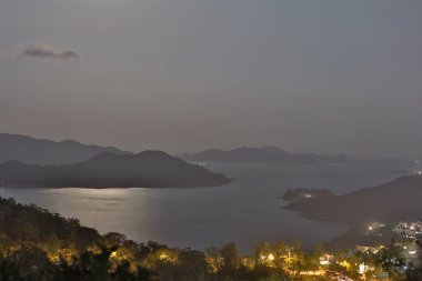 31 Ekim 2020 'de Silverstrand Sahili Hong Kong' da ay doğdu.