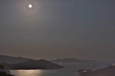 31 Ekim 2020 'de Silverstrand Sahili Hong Kong' da ay doğdu.