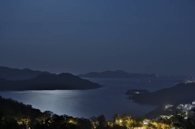 Sliverstrand Hong Kong 'daki ay ışığı, 31 Ekim 2020