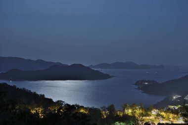 Sliverstrand Hong Kong 'daki ay ışığı, 31 Ekim 2020