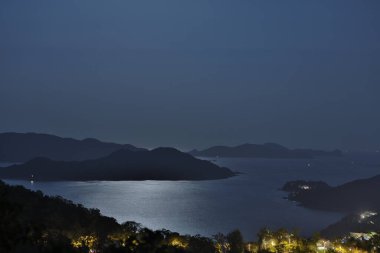 Sliverstrand Hong Kong 'daki ay ışığı, 31 Ekim 2020
