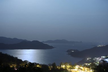 Sliverstrand Hong Kong 'daki ay ışığı, 31 Ekim 2020