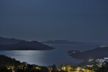 Sliverstrand Hong Kong 'daki ay ışığı, 31 Ekim 2020