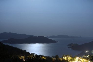 Sliverstrand Hong Kong 'daki ay ışığı, 31 Ekim 2020