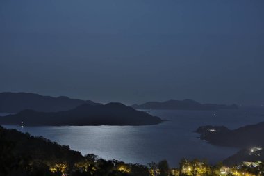 Sliverstrand Hong Kong 'daki ay ışığı, 31 Ekim 2020