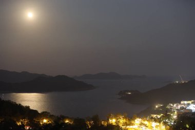 31 Ekim 2020 'de Silverstrand Sahili Hong Kong' da ay doğdu.