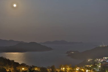 31 Ekim 2020 'de Silverstrand Sahili Hong Kong' da ay doğdu.