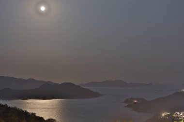 31 Ekim 2020 'de Silverstrand Sahili Hong Kong' da ay doğdu.