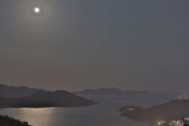 31 Ekim 2020 'de Silverstrand Sahili Hong Kong' da ay doğdu.