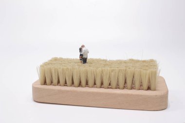 Mutlu aşıkların çimenlerdeki ölçeği