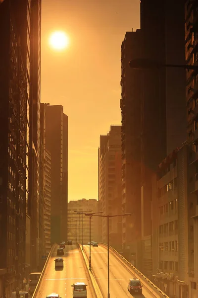 2020年11月7日太陽がウォン チュク ロードに沿って沈むとき — ストック写真