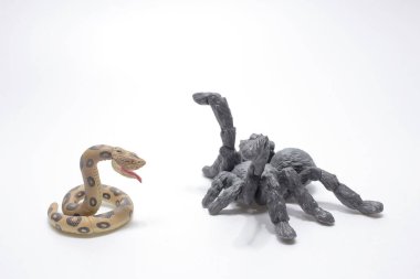 Örümcek yılan figürü, ölçek figürü.