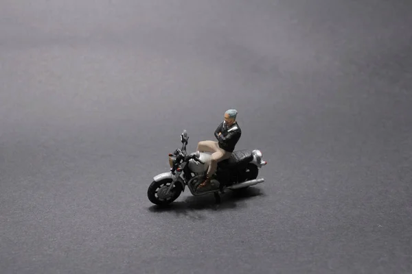 Mini Figura Con Moto —  Fotos de Stock