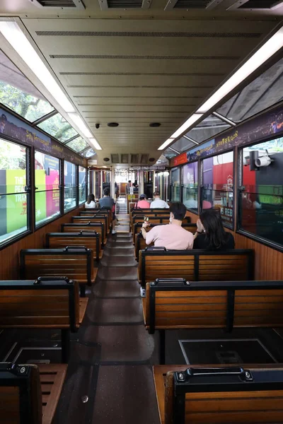 Nov 2020 Fahrgäste Fahren Mit Der Peak Tram Auf Den — Stockfoto