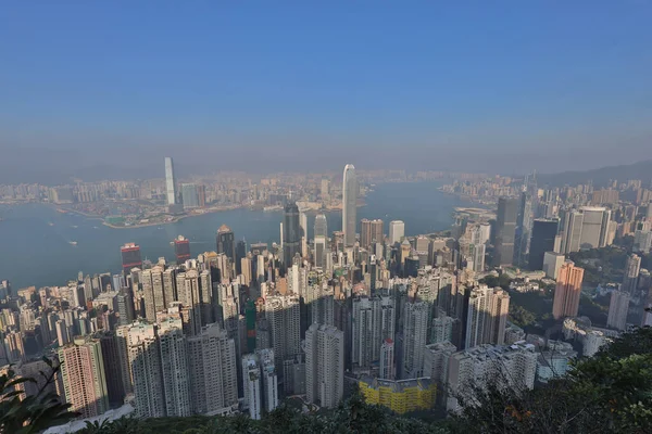 26 Kasım 2020 Hong Kong. Hong Kong 'da Victoria Tepesi' nden Skyline..