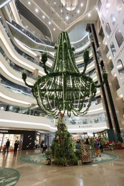 1 Aralık 2020 Noel Dekorasyonu, Times Square Mall in Hong Kong.