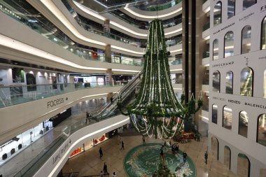1 Aralık 2020 Noel Dekorasyonu, Times Square Mall in Hong Kong.